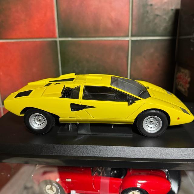 ��Ŗ��W���i ���� 1/18 �����{���M�[�j �J�E���^�b�N LP400 �C�G���[ �� �z�r�[�� 