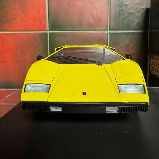 ��Ŗ��W���i ���� 1/18 �����{���M�[�j �J�E���^�b�N LP400 �C�G���[ �� �z�r�[�� 