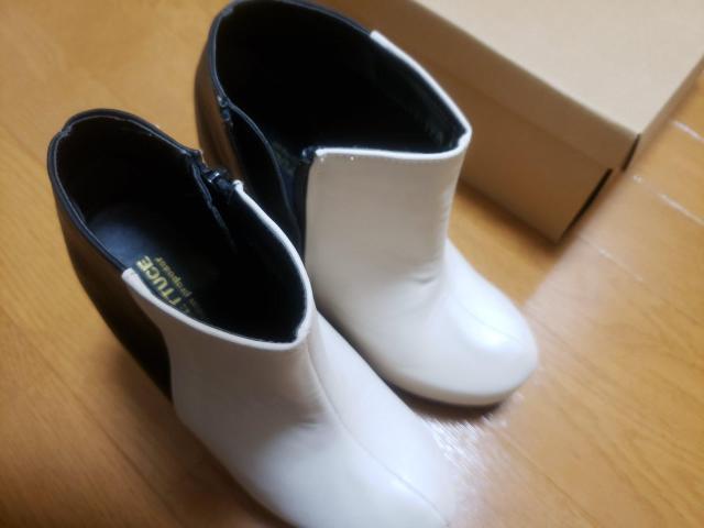 ☆新品同様☆バイカラーインヒールブーティー☆S < 女性ファッション ☆新品同様☆バイカラーインヒールブーティー☆S < 女性ファッションの