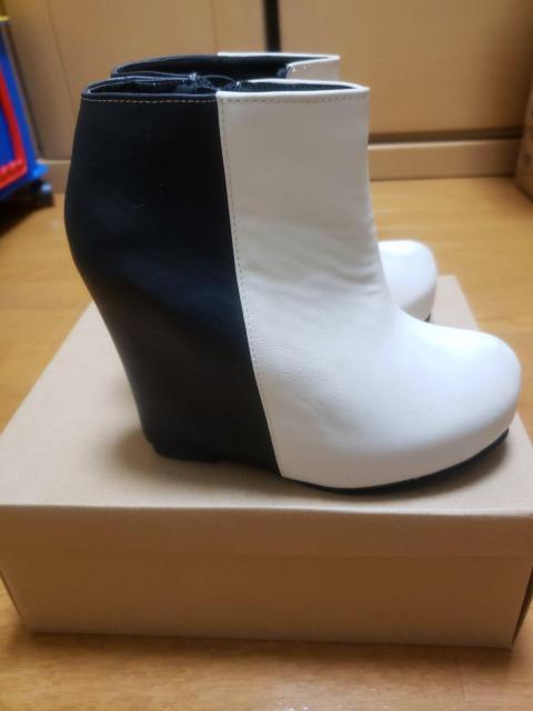 ☆新品同様☆バイカラーインヒールブーティー☆S < 女性ファッション ☆新品同様☆バイカラーインヒールブーティー☆S < 女性ファッションの