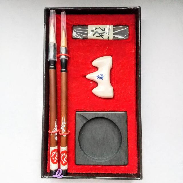 文房四宝 硯 筆 墨 筆起き 高島礼子 企画 硯セット < インテリア/ライフ 文房四宝 硯 筆 墨 筆起き 高島礼子 企画 硯セット < インテリア/ライフの