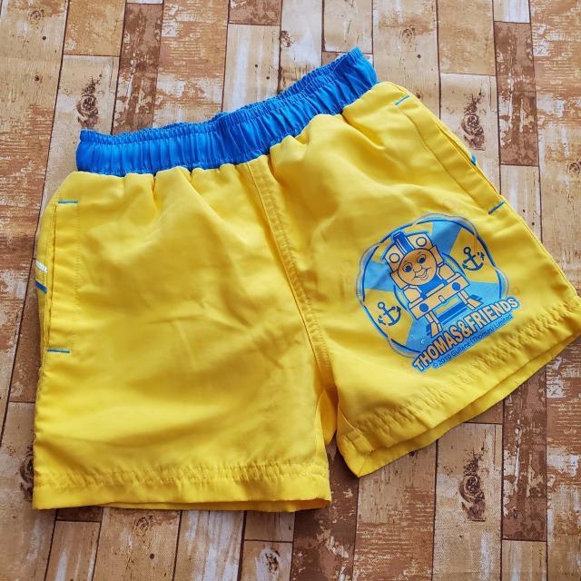 美品*きかんしゃトーマスとなかまたち*水着*トランクス型*黄色×水色*キッズ*男の子*100*マリン柄 < キッズ/ベビー  美品*きかんしゃトーマスとなかまたち*水着*トランクス型*黄色×水色*キッズ*男の子*100*マリン柄  < キッズ/ベビーの