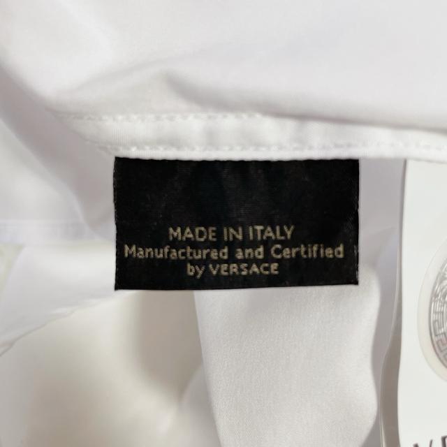 美品 ヴェルサーチ ロゴ入長袖シャツ Yシャツ カジュアル 白 38 < 男性ファッション 美品 ヴェルサーチ ロゴ入長袖シャツ Yシャツ カジュアル 白 38 < 男性ファッションの