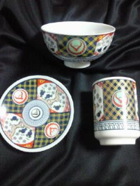 牛丼 吉野家 限定 お店 食器 デザイン お茶碗 湯呑み 小皿 セット 箱 < ホビー  牛丼 吉野家 限定 お店 食器 デザイン お茶碗 湯呑み 小皿 セット 箱 < ホビーの