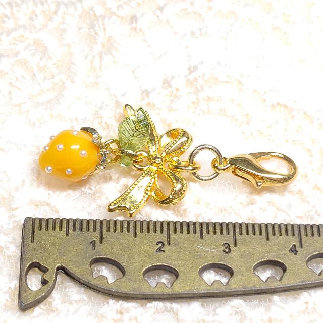 ハンドメイド☆ファスナーチャーム☆小粒苺☆黄色 < 女性ファッション ハンドメイド☆ファスナーチャーム☆小粒苺☆黄色 < 女性ファッションの