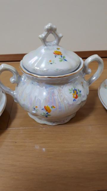 新品 パールが綺麗なティーカップ、お皿、シュガーポットセット < インテリア/ライフ  新品 パールが綺麗なティーカップ、お皿、シュガーポットセット < インテリア/ライフの