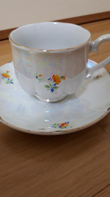 新品 パールが綺麗なティーカップ、お皿、シュガーポットセット < インテリア/ライフ  新品 パールが綺麗なティーカップ、お皿、シュガーポットセット < インテリア/ライフの