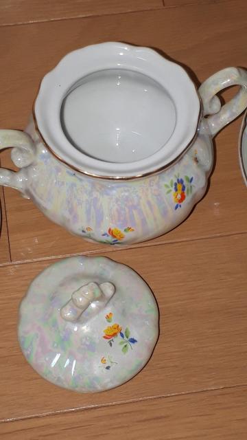 新品 パールが綺麗なティーカップ、お皿、シュガーポットセット < インテリア/ライフ  新品 パールが綺麗なティーカップ、お皿、シュガーポットセット < インテリア/ライフの