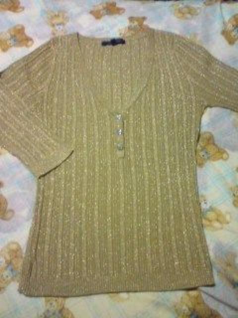 胸元セクシー キラキラ×ゴールド 七分袖カットソー agehaカナリ美品 < 女性ファッション 胸元セクシー キラキラ×ゴールド 七分袖カットソー agehaカナリ美品 < 女性ファッションの