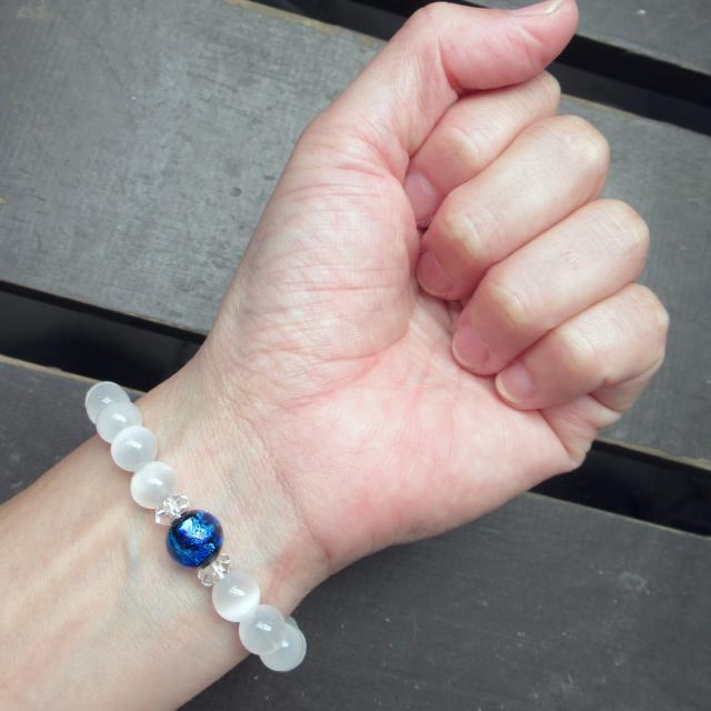 蓄光*ホタルガラスxホワイトキャッツアイブレスレット < 女性アクセサリー/時計 蓄光*ホタルガラスxホワイトキャッツアイブレスレット < 女性アクセサリー/時計の