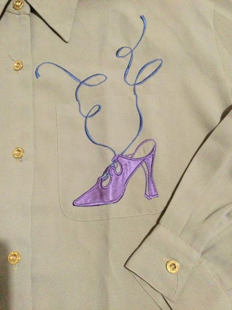 刺繍 アップリケつき長袖ブラウス  H74 < 女性ファッション  刺繍 アップリケつき長袖ブラウス  H74 < 女性ファッションの