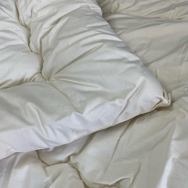 フィルハーモニー☆生成りボリューム掛け布団☆セミダブルロングサイズ☆170×210cm☆2.4kg < インテリア/ライフ  フィルハーモニー☆生成りボリューム掛け布団☆セミダブルロングサイズ☆170×210cm☆2.4kg < インテリア/ライフの