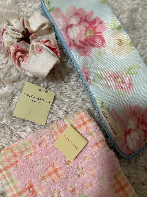 Vi^OtLAURA ASHLEY^InJ`&VV&AuP[X& FINDERS