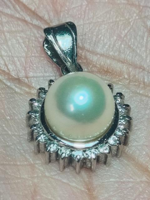 pt900ただの真珠&ダイヤのペンダントトップです < 女性アクセサリー/時計 pt900ただの真珠&ダイヤのペンダントトップです < 女性アクセサリー/時計の