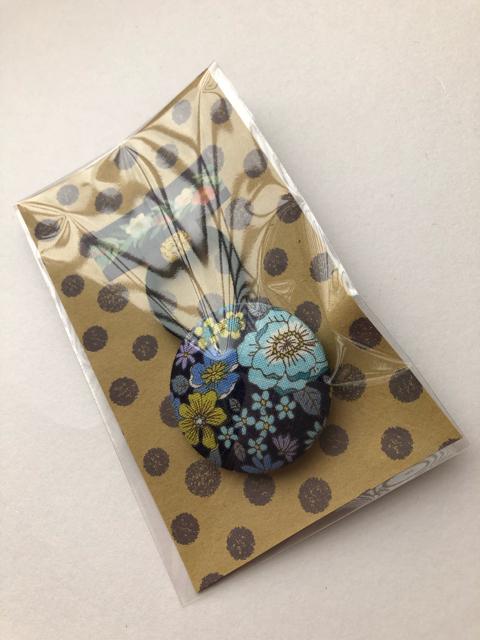 ハンドメイド ヘアゴム 特大 くるみボタン ブルーのお花♪ 青 < 女性ファッション  ハンドメイド ヘアゴム 特大 くるみボタン ブルーのお花♪ 青 < 女性ファッションの