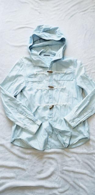 ★【Giacometti.】ジャコメッティ☆水色ブリーチ加工爽やかお洒落可愛い♪フード付き木製ボタン綿コットン長袖シャツジャケット < 男性ファッション  ★【Giacometti.】ジャコメッティ☆水色ブリーチ加工爽やかお洒落可愛い♪フード付き木製ボタン綿コットン長袖シャツジャケット  < 男性ファッションの