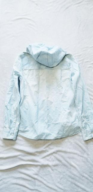 ★【Giacometti.】ジャコメッティ☆水色ブリーチ加工爽やかお洒落可愛い♪フード付き木製ボタン綿コットン長袖シャツジャケット < 男性ファッション  ★【Giacometti.】ジャコメッティ☆水色ブリーチ加工爽やかお洒落可愛い♪フード付き木製ボタン綿コットン長袖シャツジャケット < 男性ファッションの
