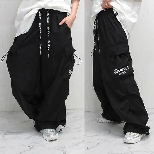 NEW最新bk2XL【Dealivez】Black Letter カーゴパンツ ALL刺繍 Backロゴ ワイドパンツ < 男性ファッション  NEW最新bk2XL【Dealivez】Black Letter カーゴパンツ ALL刺繍 Backロゴ ワイドパンツ < 男性ファッションの