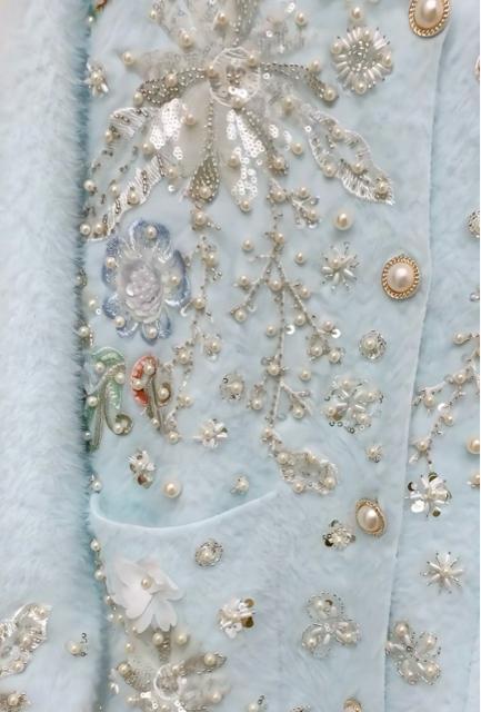 パール刺繍 ファー袖装飾 ニットカーディガン ライトブルー新品ビジュー装飾ゴージャス日常可 < 女性ファッション パール刺繍 ファー袖装飾 ニットカーディガン ライトブルー新品ビジュー装飾ゴージャス日常可 < 女性ファッションの