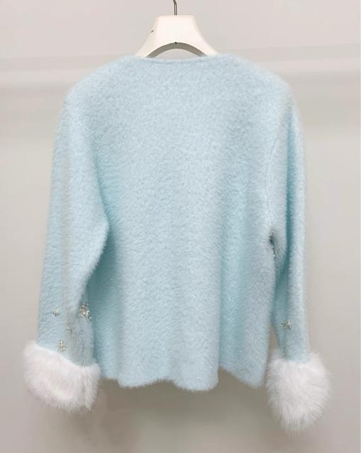 パール刺繍 ファー袖装飾 ニットカーディガン ライトブルー新品ビジュー装飾ゴージャス日常可 < 女性ファッション パール刺繍 ファー袖装飾 ニットカーディガン ライトブルー新品ビジュー装飾ゴージャス日常可 < 女性ファッションの