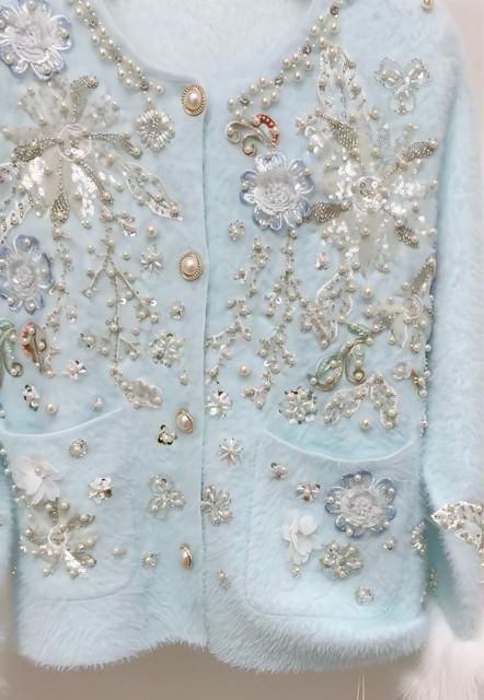 パール刺繍 ファー袖装飾 ニットカーディガン ライトブルー新品ビジュー装飾ゴージャス日常可 < 女性ファッション パール刺繍 ファー袖装飾 ニットカーディガン ライトブルー新品ビジュー装飾ゴージャス日常可 < 女性ファッションの