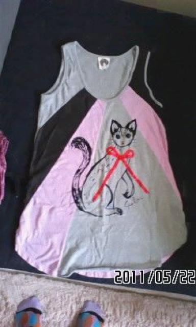 スカラー・リボン猫イラスト&切替アシメゆるタンクワンピ < ブランド  スカラー・リボン猫イラスト&切替アシメゆるタンクワンピ  < ブランドの