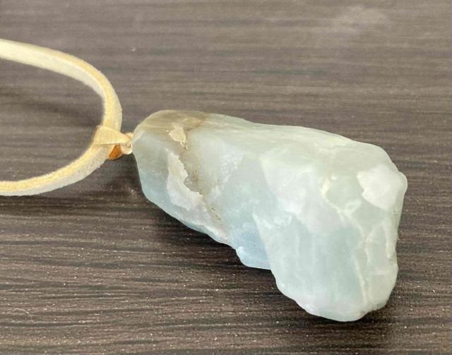 9,000円スタート!阿波(徳島)で採取した美しい瑪瑙原石のペンダント < 女性ファッション  9,000円スタート!阿波(徳島)で採取した美しい瑪瑙原石のペンダント < 女性ファッションの