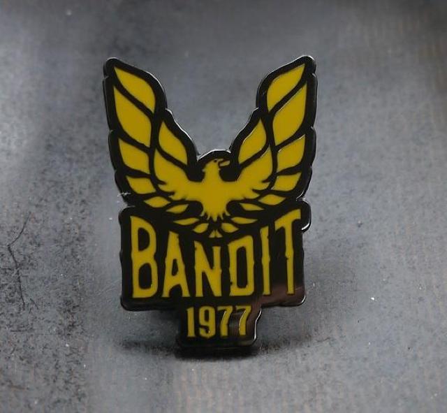 新品 トランザム7000 ピンズ ピンバッジ ピンブローチ Smokey and the Bandit < ホビー  新品 トランザム7000 ピンズ ピンバッジ ピンブローチ Smokey and the Bandit  < ホビーの