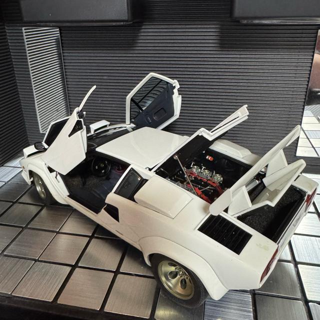 絶版オートアート1/18 ランボルギーニ カウンタックLP5000S(ケース付) < ホビー  絶版オートアート1/18 ランボルギーニ カウンタックLP5000S(ケース付) < ホビーの