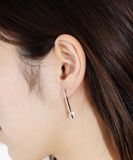 一粒貝を使用●定価5,400円●貝パールバーピアス●PAPILLONNER < ブランド 一粒貝を使用●定価5,400円●貝パールバーピアス●PAPILLONNER < ブランドの