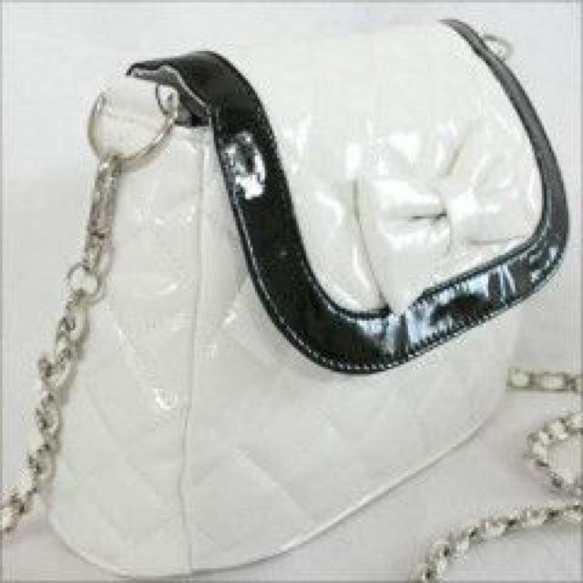 《New》プリンセス★エナメルキルティング・リボン*ポシェット/ショルダーバッグ<ホワイト> < 女性ファッション  《New》プリンセス★エナメルキルティング・リボン*ポシェット/ショルダーバッグ<ホワイト> < 女性ファッションの