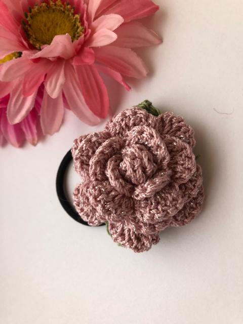 ハンドメイド ヘアゴム ブローチ レース糸で編んだ薔薇♪ ピンク < 女性ファッション  ハンドメイド ヘアゴム ブローチ レース糸で編んだ薔薇♪ ピンク < 女性ファッションの