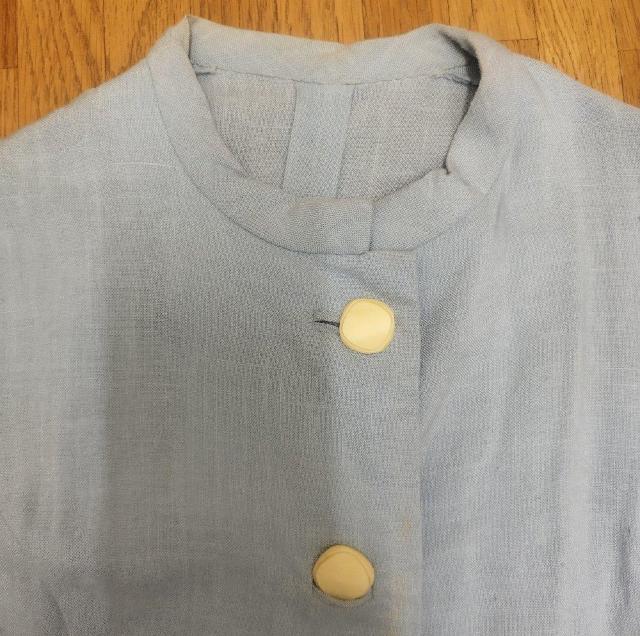 水色 麻 チャイナカラー 1960年代ビンテージ ハンドメイド ブラウス < 女性ファッション  水色 麻 チャイナカラー 1960年代ビンテージ ハンドメイド ブラウス < 女性ファッションの