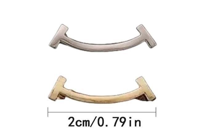 ネックピン【新品】スマイル ブローチ●シルバーカラー●胸元調整 ワンポイント アクセント ニット セーター ジャケット シャツ < 女性アクセサリー/時計  ネックピン【新品】スマイル ブローチ●シルバーカラー●胸元調整 ワンポイント アクセント ニット セーター ジャケット シャツ < 女性アクセサリー/時計の