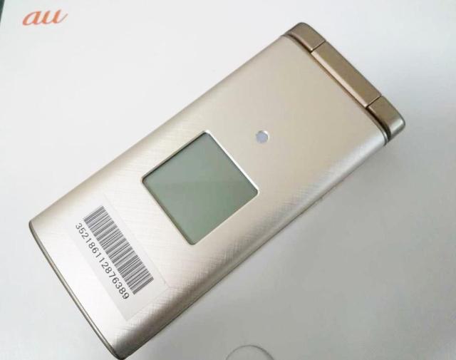 au KYF38 񂽂P[^C {̂̂ SIMbNς 