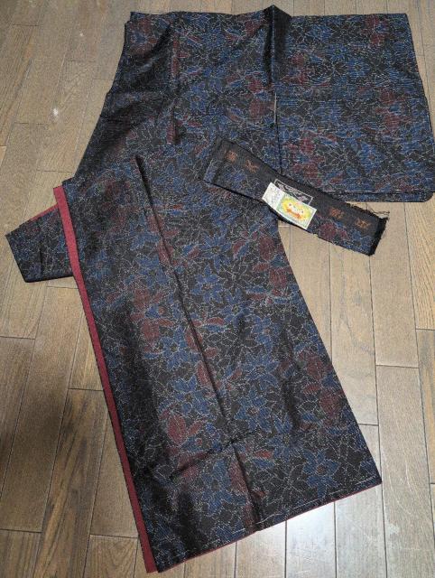証紙付き、未使用、本場大島紬の着物、ネイビー柄 < 女性ファッション  証紙付き、未使用、本場大島紬の着物、ネイビー柄  < 女性ファッションの