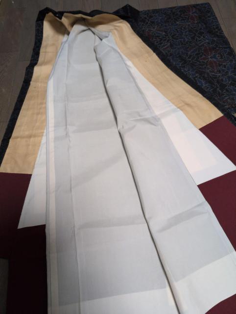 証紙付き、未使用、本場大島紬の着物、ネイビー柄 < 女性ファッション  証紙付き、未使用、本場大島紬の着物、ネイビー柄 < 女性ファッションの