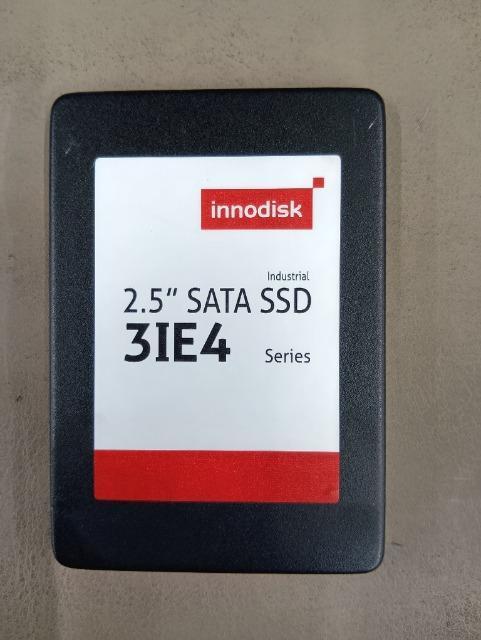 使用時間僅か☆innodisk 2.5インチ 16GB SSD 3IE4 産業用 工業用 SATA 黒 ブラック 送料無料 < PC本体/周辺機器 使用時間僅か☆innodisk 2.5インチ 16GB SSD 3IE4 産業用 工業用 SATA 黒 ブラック 送料無料 < PC本体/周辺機器の