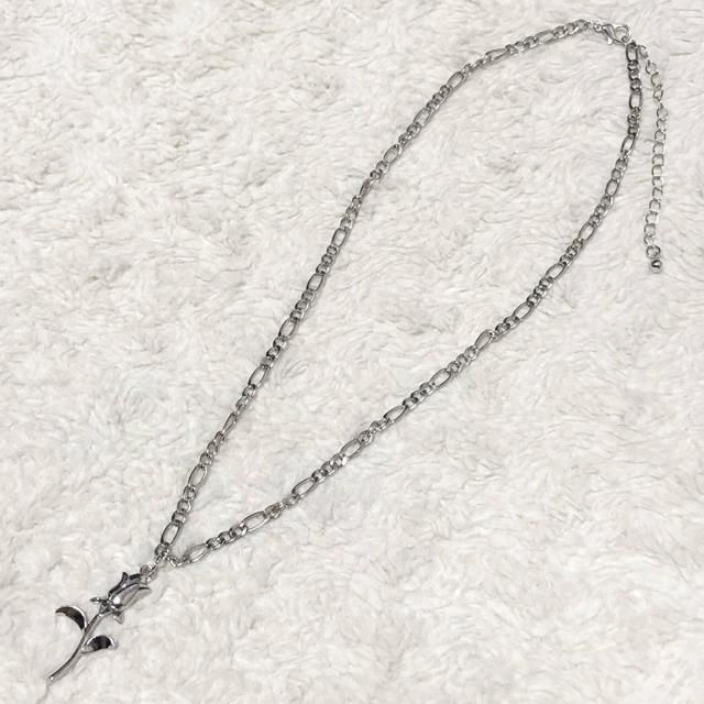 【新品】薔薇デザインネックレス < 女性アクセサリー/時計  【新品】薔薇デザインネックレス < 女性アクセサリー/時計の