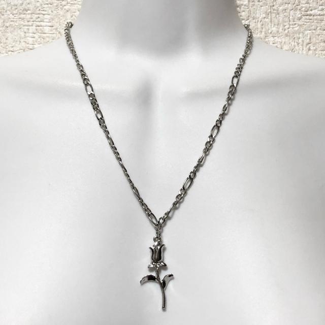 【新品】薔薇デザインネックレス < 女性アクセサリー/時計  【新品】薔薇デザインネックレス < 女性アクセサリー/時計の