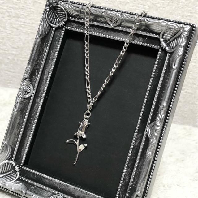 【新品】薔薇デザインネックレス < 女性アクセサリー/時計  【新品】薔薇デザインネックレス < 女性アクセサリー/時計の