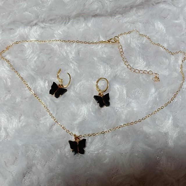 新品★バタフライピアスとネックレスセット/ブラック < 女性アクセサリー/時計  新品★バタフライピアスとネックレスセット/ブラック  < 女性アクセサリー/時計の