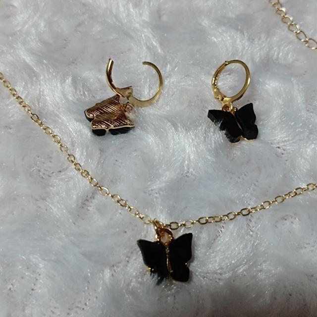 新品★バタフライピアスとネックレスセット/ブラック < 女性アクセサリー/時計  新品★バタフライピアスとネックレスセット/ブラック < 女性アクセサリー/時計の