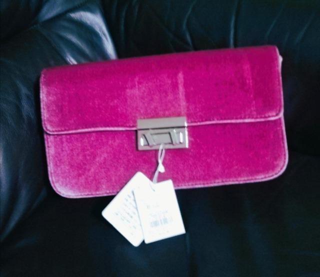 【新品】 2way クラッチバッグ//ショルダーバッグチェーン収納可 可愛い^_^ < 女性ファッション  【新品】 2way クラッチバッグ//ショルダーバッグチェーン収納可 可愛い^_^ < 女性ファッションの