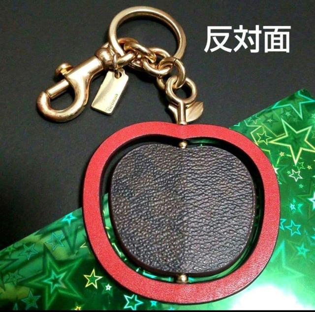 COACH アップル&シグネチャー チャーム・キーホルダー、美品 < ブランド  COACH アップル&シグネチャー チャーム・キーホルダー、美品 < ブランドの