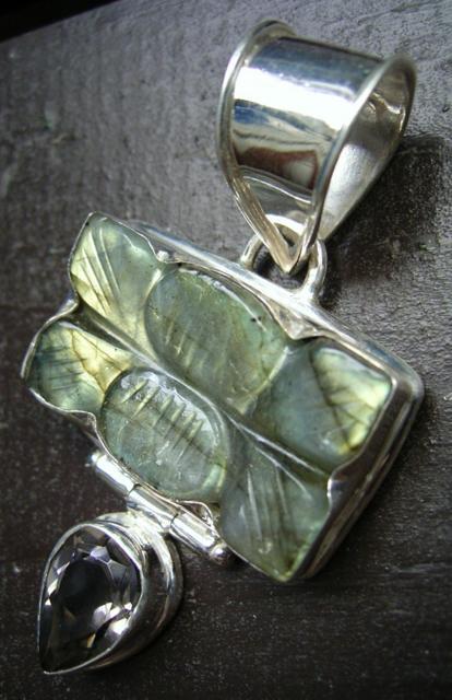 ☆即決☆ラブラドライトxスモーキークォーツシルバートップ < 女性アクセサリー/時計 ☆即決☆ラブラドライトxスモーキークォーツシルバートップ < 女性アクセサリー/時計の