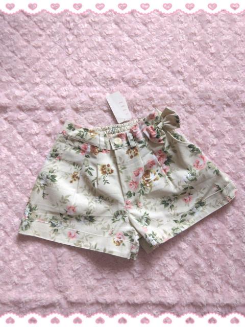 新品☆Boyholic*リボン付き花柄ショートパンツ < 女性ファッション  新品☆Boyholic*リボン付き花柄ショートパンツ  < 女性ファッションの