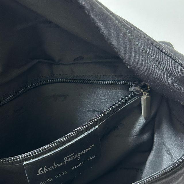 Salvatore Ferragamo フェラガモ ヴァラ ショルダーバッグ AU21 9698 ナイロン ブラック < ブランド Salvatore Ferragamo フェラガモ ヴァラ ショルダーバッグ AU21 9698 ナイロン ブラック < ブランドの