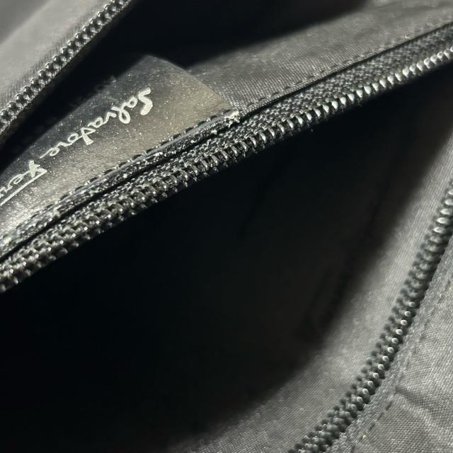 Salvatore Ferragamo フェラガモ ヴァラ ショルダーバッグ AU21 9698 ナイロン ブラック < ブランド Salvatore Ferragamo フェラガモ ヴァラ ショルダーバッグ AU21 9698 ナイロン ブラック < ブランドの