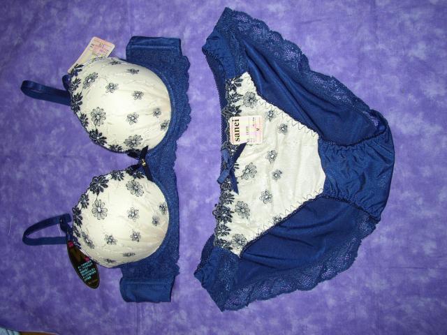 ブルーとホワイト花柄レース使いc75Mワイヤー入り < 女性ファッション  ブルーとホワイト花柄レース使いc75Mワイヤー入り  < 女性ファッションの